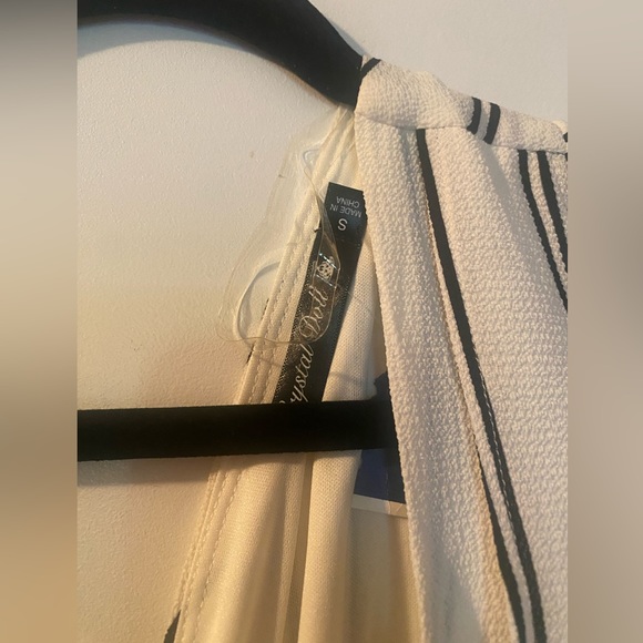 Woman’s romper white pin stripped size Small NEW with tags - Picture 3 of 6